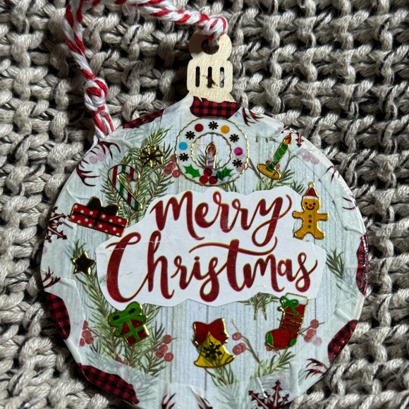 A set of (4) new 2.75x2.75” handmade unique wooden Xmas Tree Ornaments $32 - Picture 7 of 16